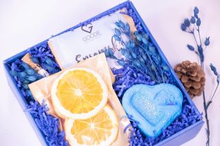 Nejhezčí dárky potěší nejen pod stromečkem, ale i dlouho poté. 🎁 Pro jednu expediční firmu jsme připravili vánoční balíček...